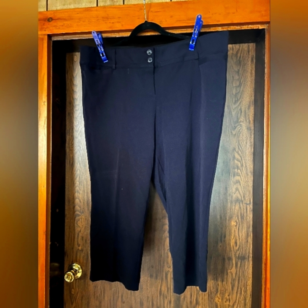 Maurices like new size 20, navy color classic boot cut pant